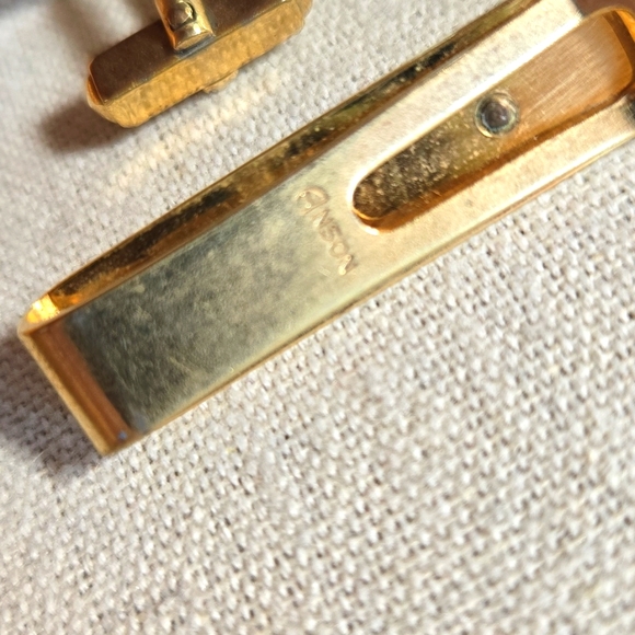 Anson Mother Of Pearl Gold Tone Tie Clip & Cufflinks - Picture 3 of 3